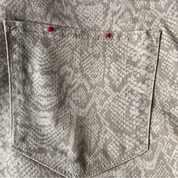 🌺BDG Python Cotton Skinny Pants in Tan/Gold Size 27 x 30 — SUPER FUN!!!🌺 - Picture 4 of 6